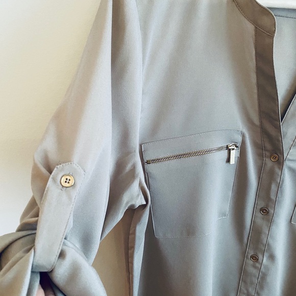 Calvin Klein Button Up Blouse w should tabs - Picture 4 of 8